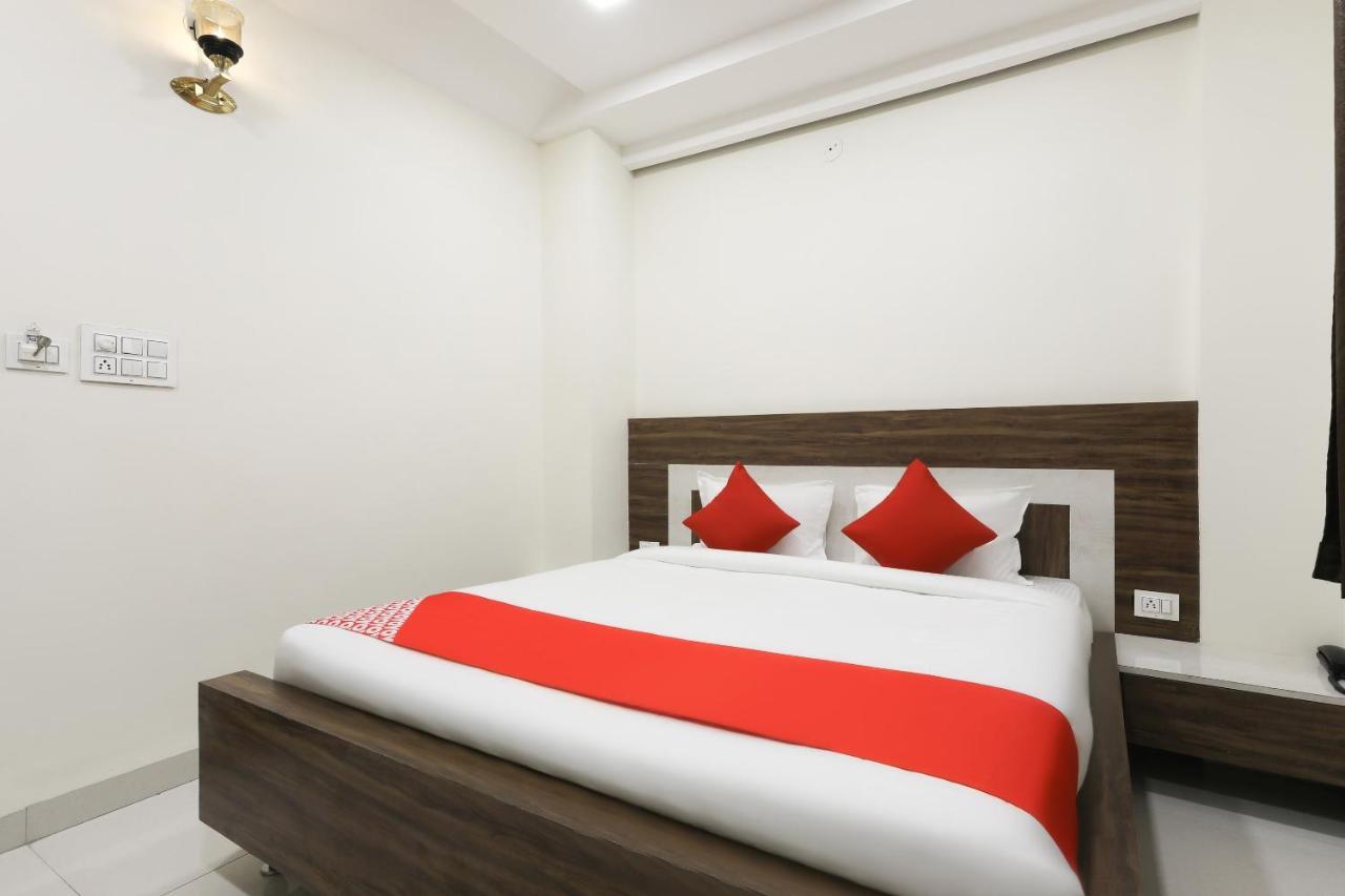 Oyo 60577 Sukhmani Residency Hotel อินดอร์ ภายนอก รูปภาพ