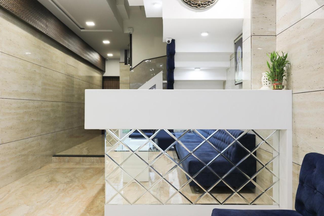 Oyo 60577 Sukhmani Residency Hotel อินดอร์ ภายนอก รูปภาพ