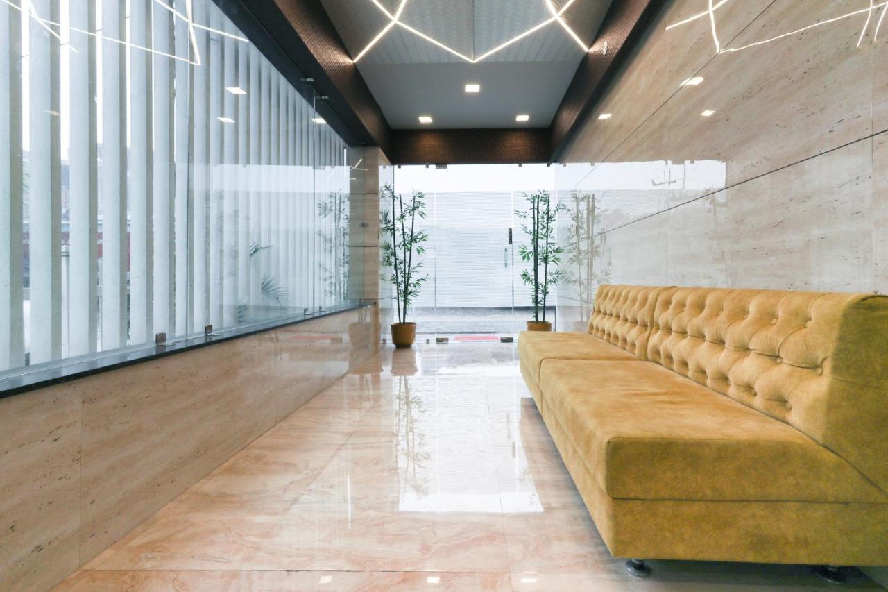 Oyo 60577 Sukhmani Residency Hotel อินดอร์ ภายนอก รูปภาพ