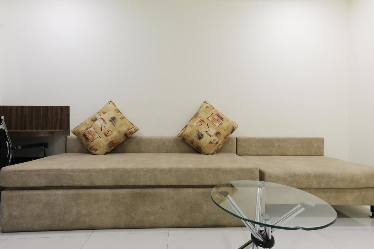 Oyo 60577 Sukhmani Residency Hotel อินดอร์ ภายนอก รูปภาพ