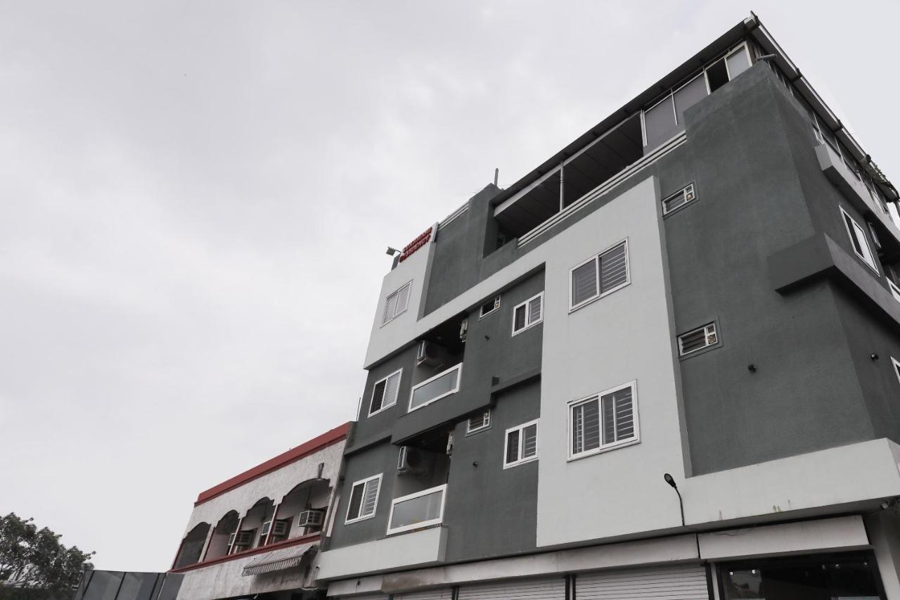 Oyo 60577 Sukhmani Residency Hotel อินดอร์ ภายนอก รูปภาพ