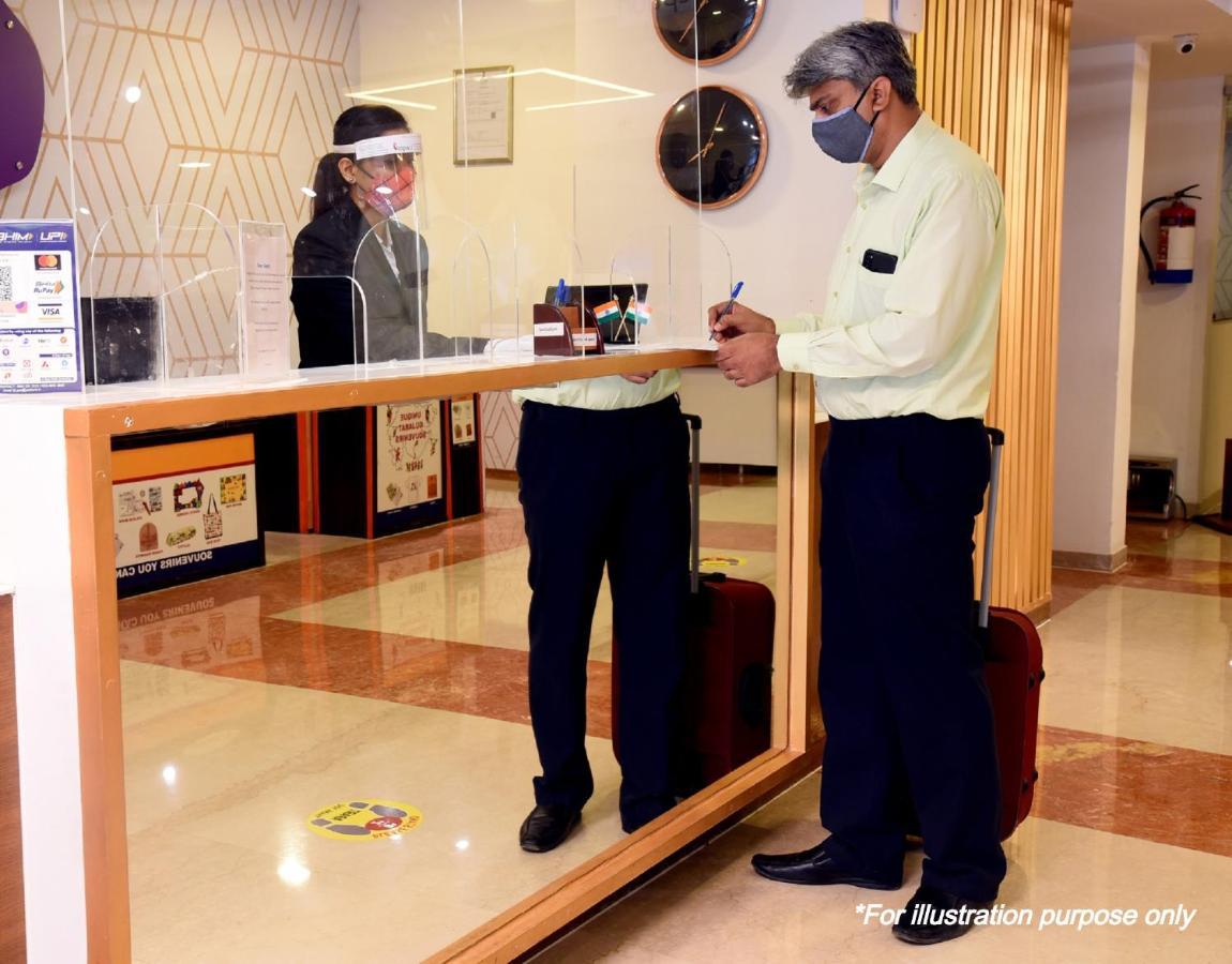 Oyo 60577 Sukhmani Residency Hotel อินดอร์ ภายนอก รูปภาพ